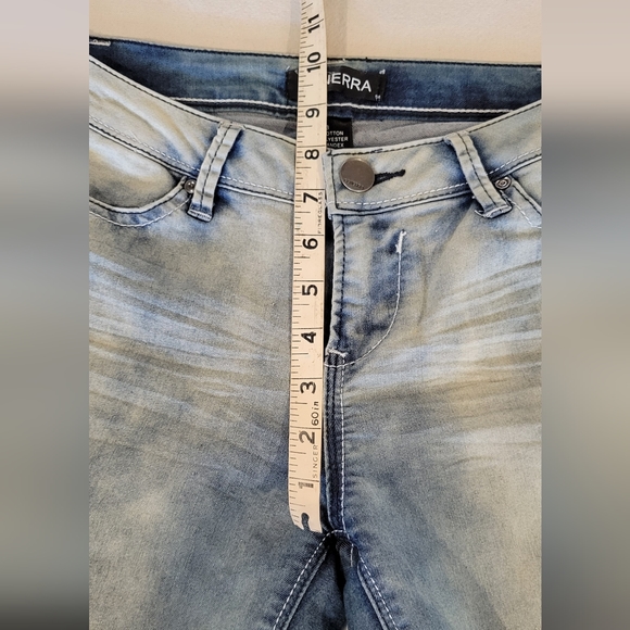 90s Vintage Light Wash Jeans - Picture 8 of 13